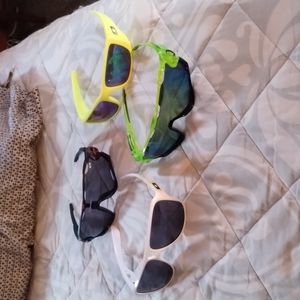 Lot of 4 Oakley sunglasses
